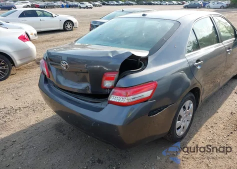 2010 Toyota Camry Le z USA, uszkodzony, nr VIN 4T1BF3EK7AU079255